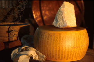 forma e fetta parmigiano